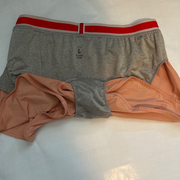 Tracksmith Session shorts large - Picture 3 of 6